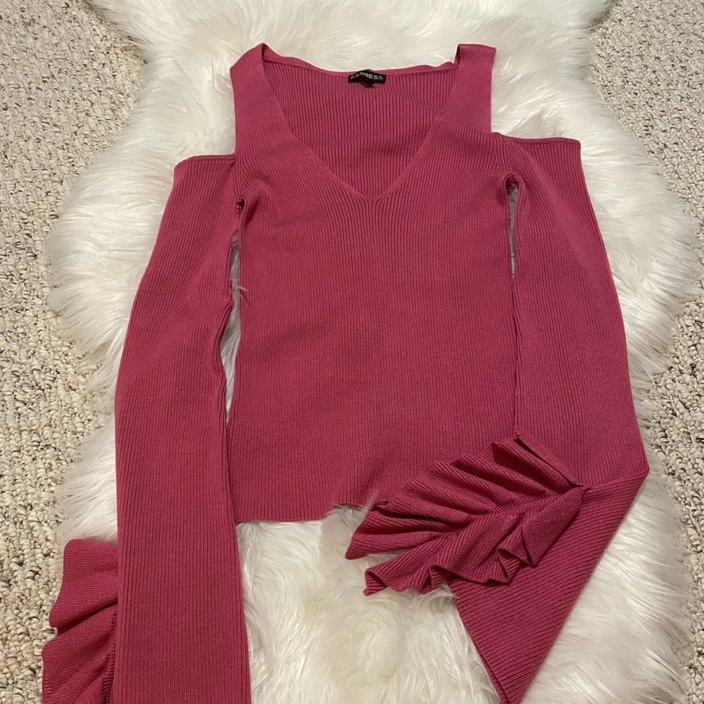 EXPRESS Ruffle Bell Sleeve Cold-shoulder sweater - Picture 2 of 3